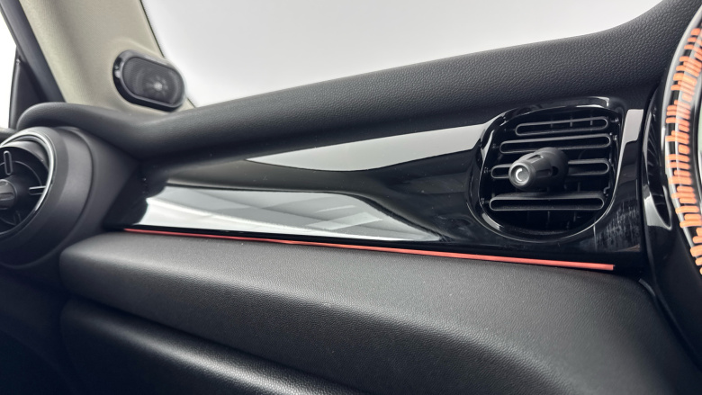 MINI Hatchback 1.5 Cooper Classic 3dr Auto Petrol Hatchback